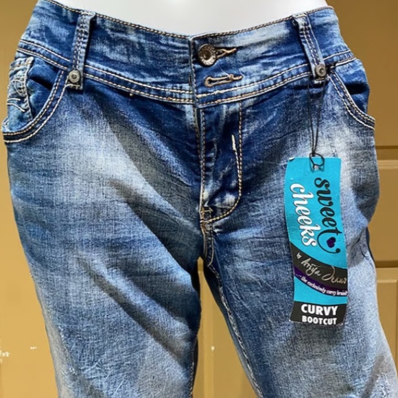 NWT ARIYA " Sweet Cheeks Juniors/Women's Jean size 11/12 - Picture 3 of 4